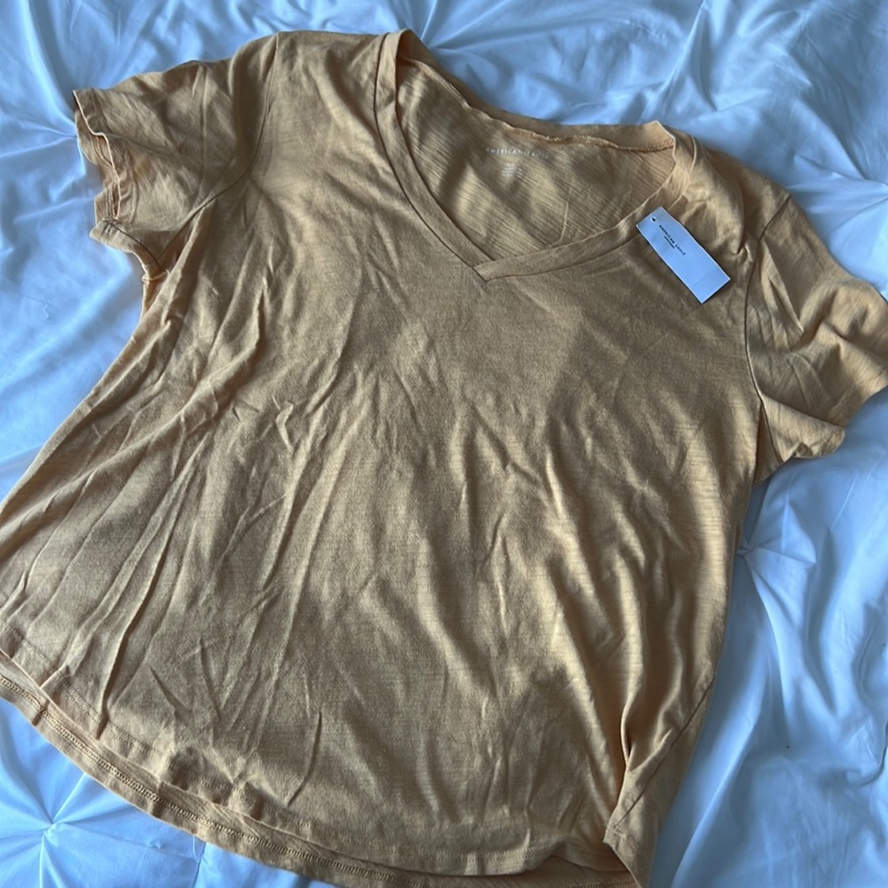 NWT- American Eagle, L, mustard yellow, V-neck tee